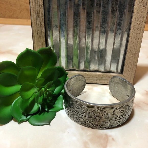 Bracelet - Picture 1 of 4